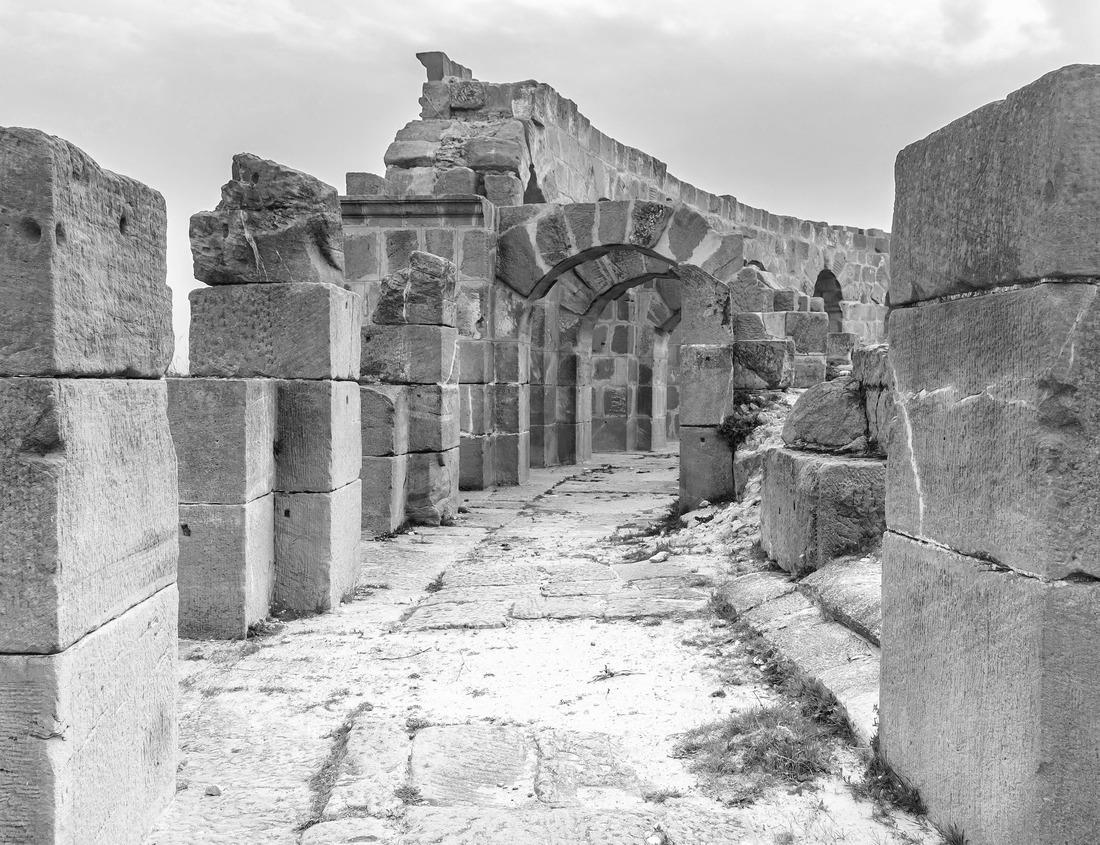 Noah Jigsaw Puzzle Canoes on Moraine Lake, Banff National Park in the Rocky Mountains, Alberta, Canada in black white 1000 pieces