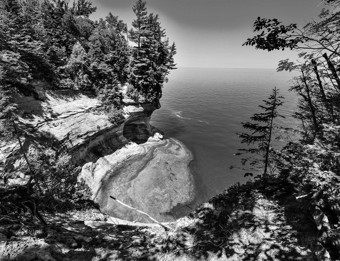 Noah Jigsaw Puzzle Hohenzieritz castle in Mecklenburg-Western Pomerania, Germany in black white 1000 pieces