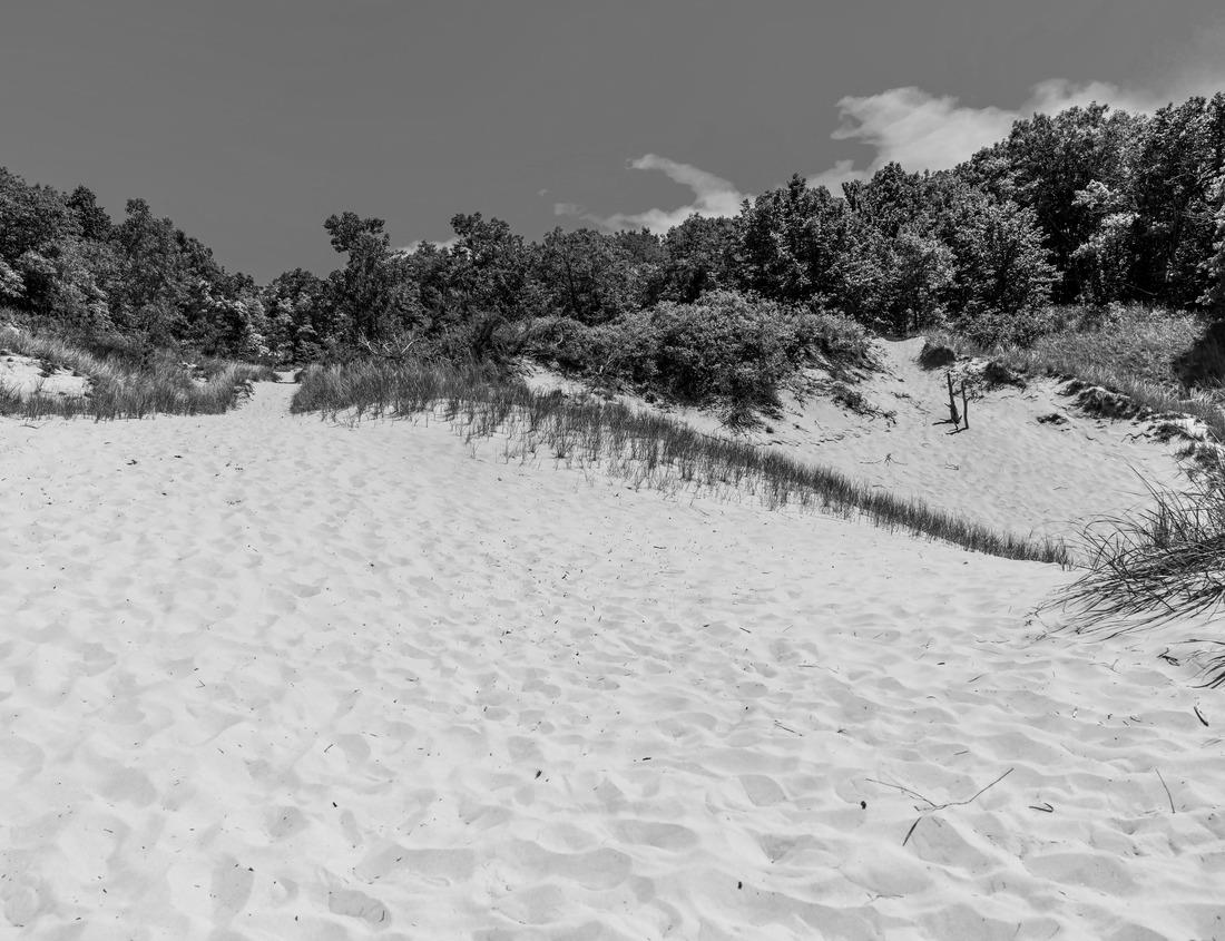 Noah Jigsaw Puzzle Crater Lake National Park in Oregon, USA - Wizard Island in black white 1000 pieces