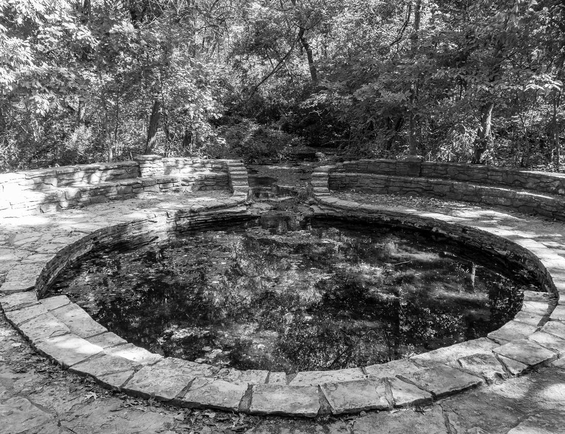 Noah Jigsaw Puzzle Feskekorka (Fish Church) is a fish market in Gothenburg, Sweden, which got its name from its similarity to a neo-Gothic church in black white 1000 pieces