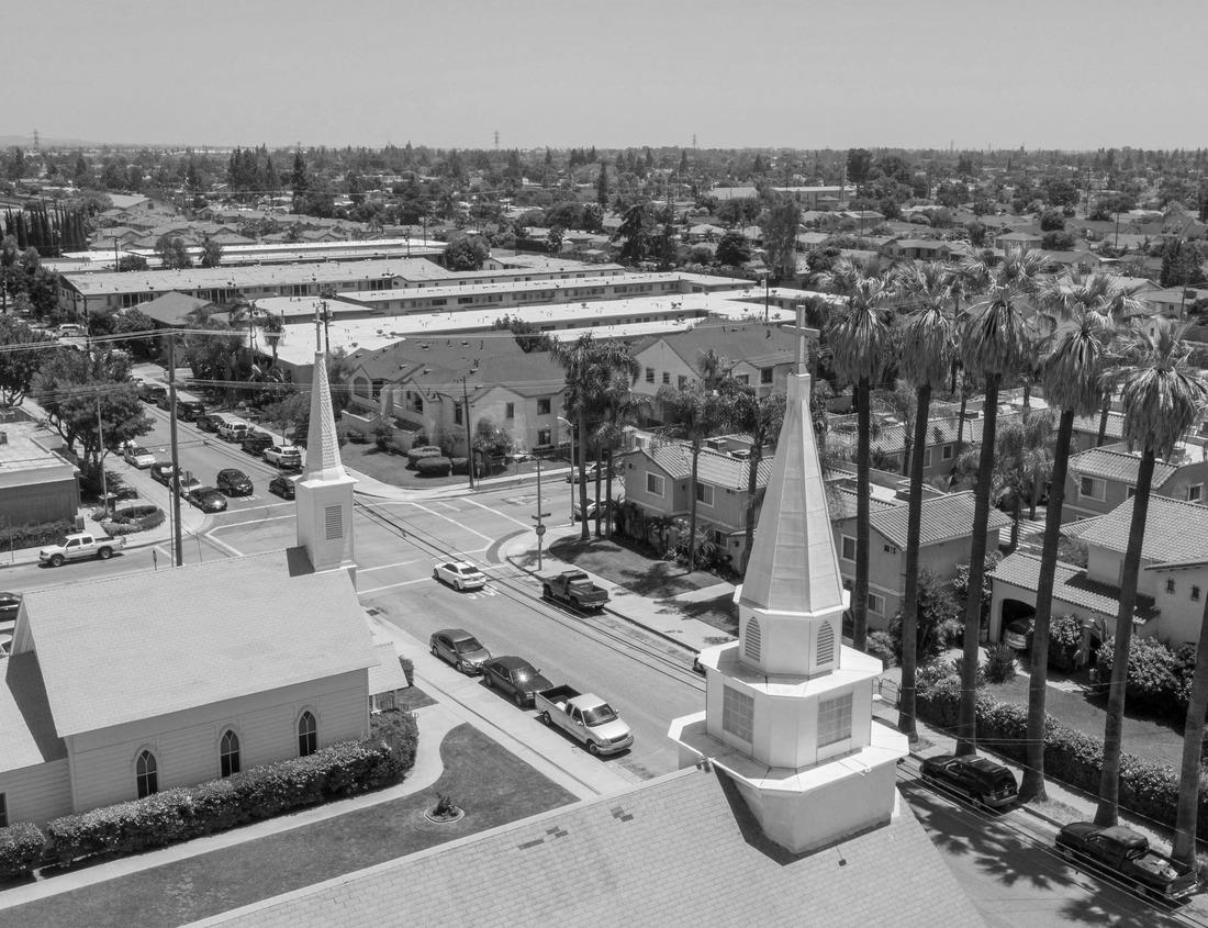 Noah Jigsaw Puzzle Medieval Esslingen am Neckar, Germany, famous old town hall in black white 1000 pieces