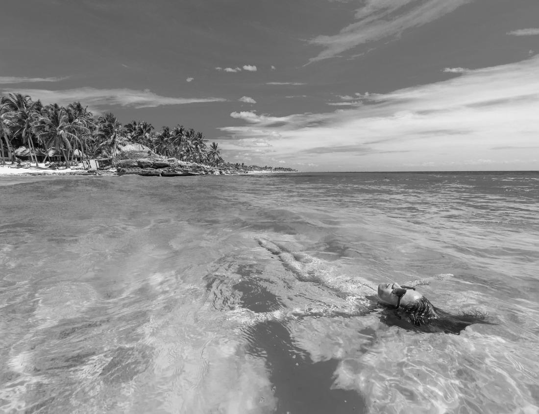 Noah Jigsaw Puzzle Nooya Lake in Misty Fjords National Monument in black white 1000 pieces
