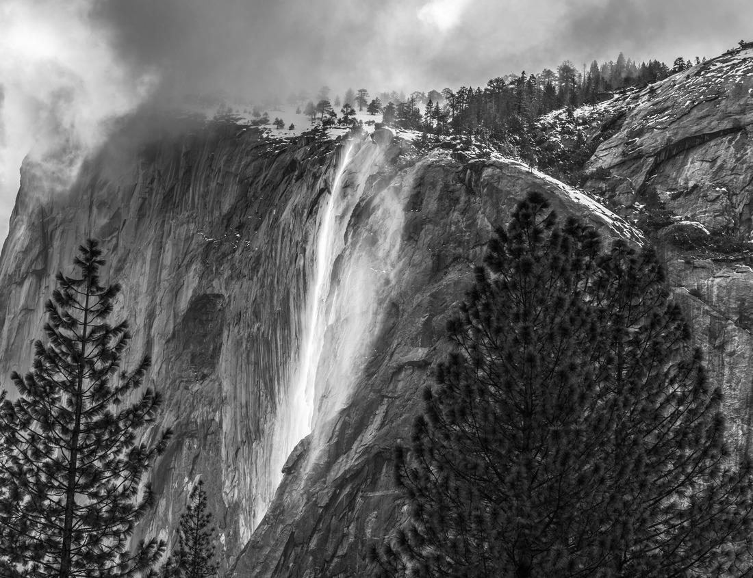 Noah Jigsaw Puzzle Miyajima, Hiroshima, Japan spring landscape in black white 1000 pieces