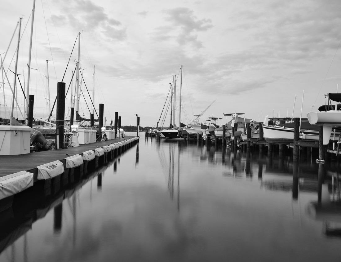 Noah Jigsaw Puzzle Cityscape with marina in the Mediterranean Sea in Cagliari, Sardinia, Italy in black white 1000 pieces
