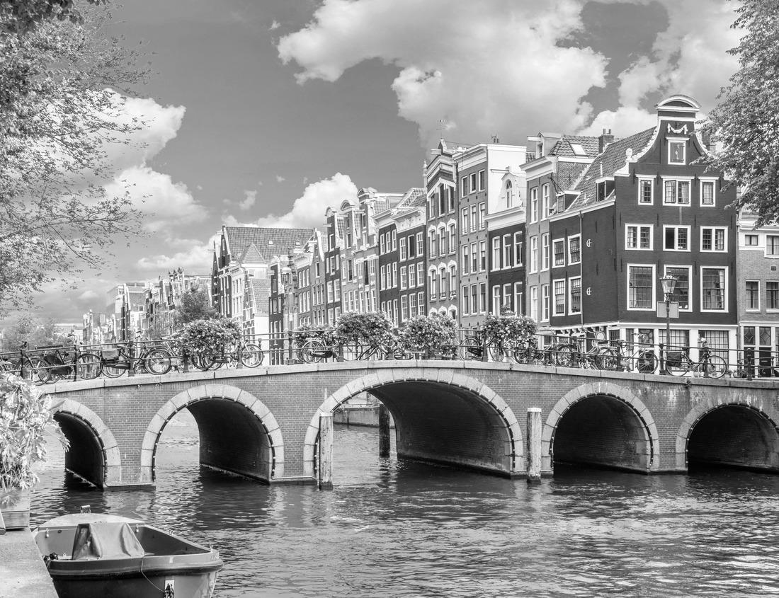 Noah Jigsaw Puzzle A small boat on the Nile River at sunset. Nile River. Jinja - Uganda in black white 1000 pieces