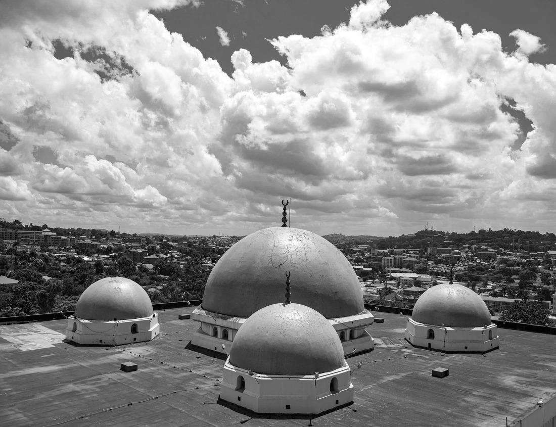 Noah Jigsaw Puzzle McKinley Monument on Niagara Square in Buffalo - New York, USA in black white 1000 pieces