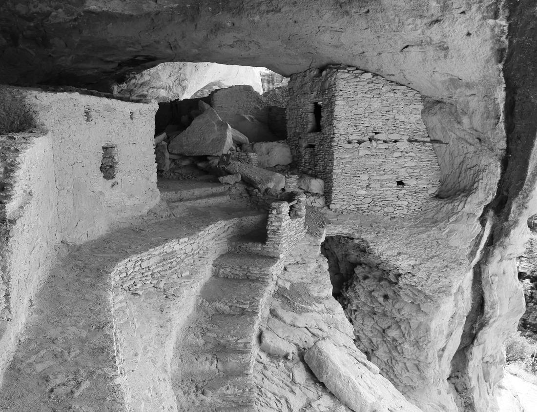 Noah Jigsaw Puzzle Indianapolis, Indiana, USA downtown skyline over the river walk in black white 1000 pieces