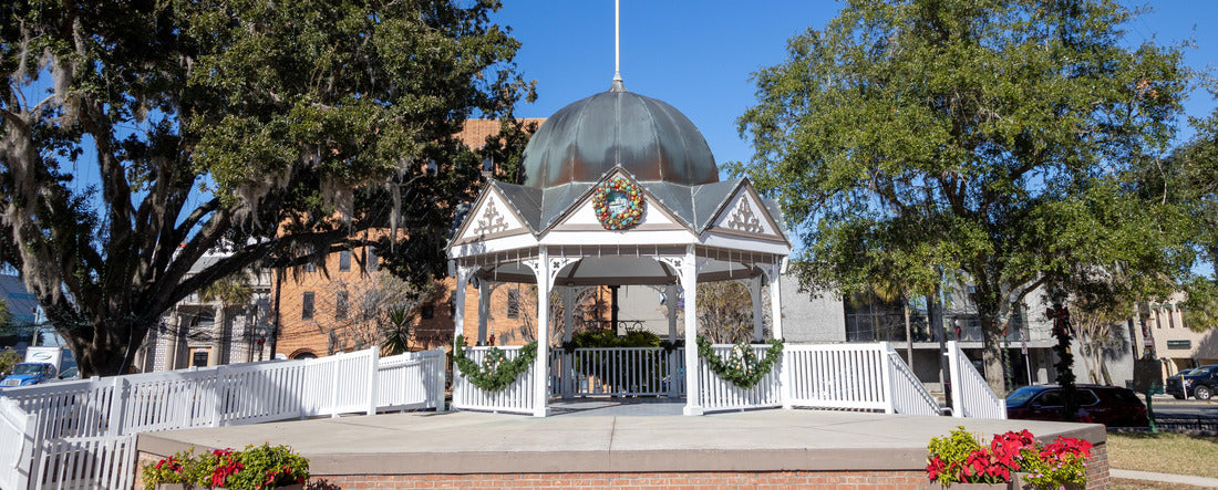 Gazebo - Sunny Historical downtown square in Ocala Florida 2000pc Panoramic Puzzle