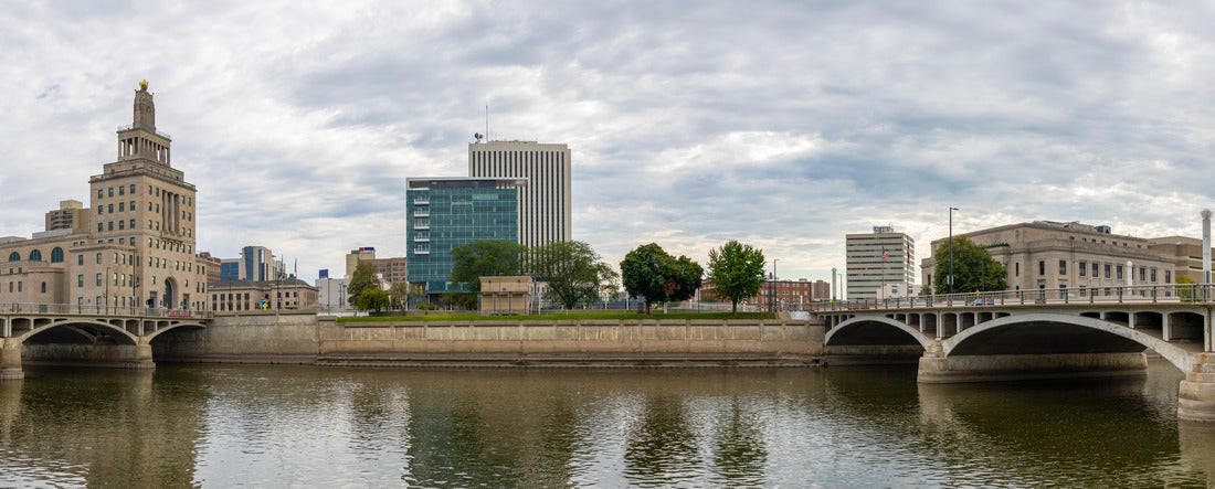 Cedar Rapids, city in the state of Iowa, United States of America, as seen across the Cedar River 2000pc Panoramic Puzzle