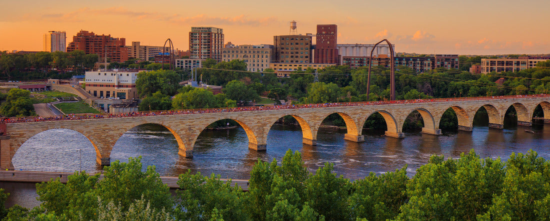 Minneapolis Minnesota at sunset on the Mississippi river, beautiful stone arch bridge of Minneapolis 2000pc Panoramic Puzzle