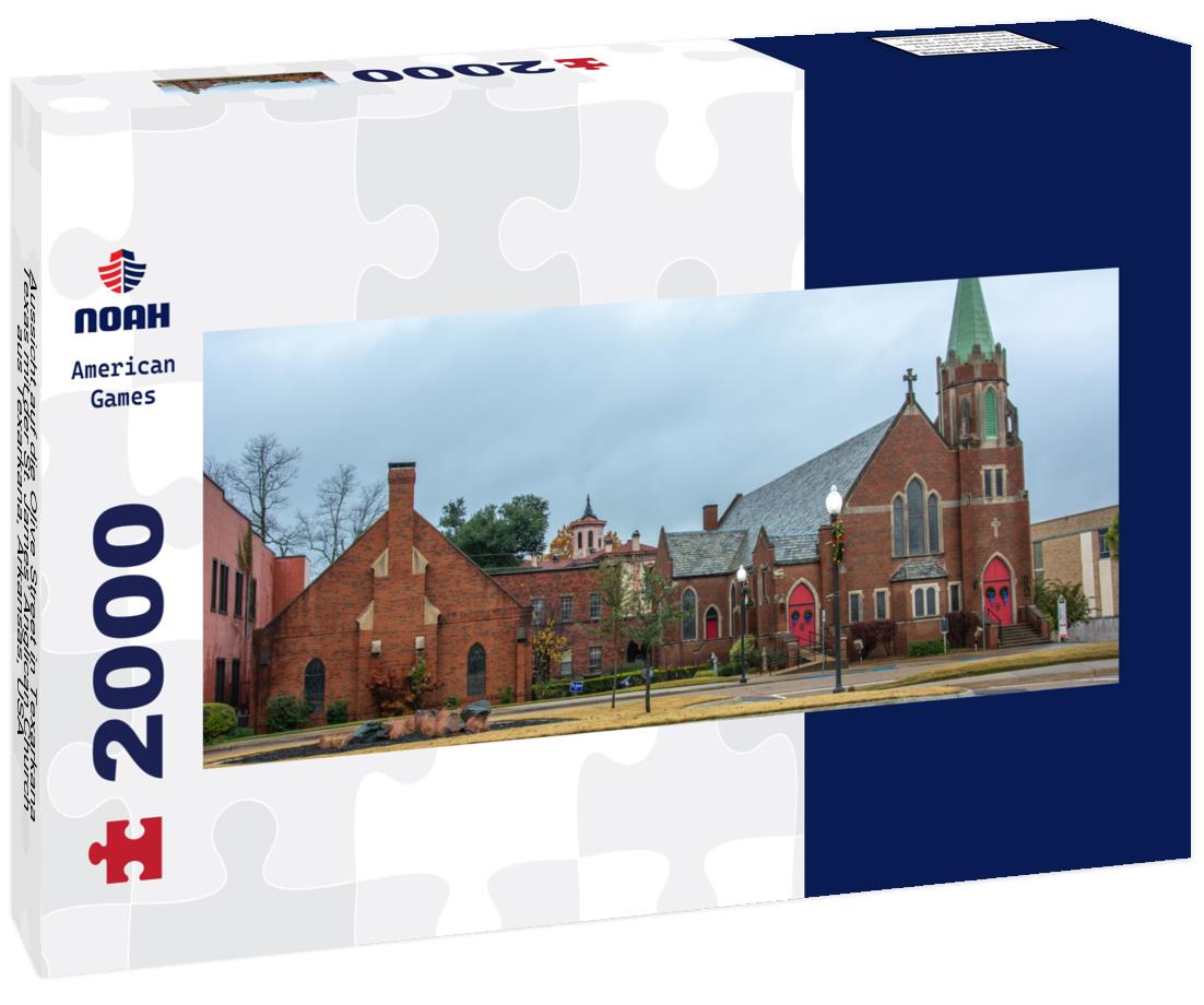 Aussicht auf die Olive Street in Texarkana Texas mit der St. James' Anglican Church aus Texarkana, Arkansas, USA 2000pc Panoramic Puzzle