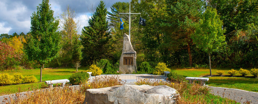 Memorial of General William Whipple, a signer of United States Declaration of Independence, in town of Kittery, Maine ME 2000pc Panoramic Puzzle