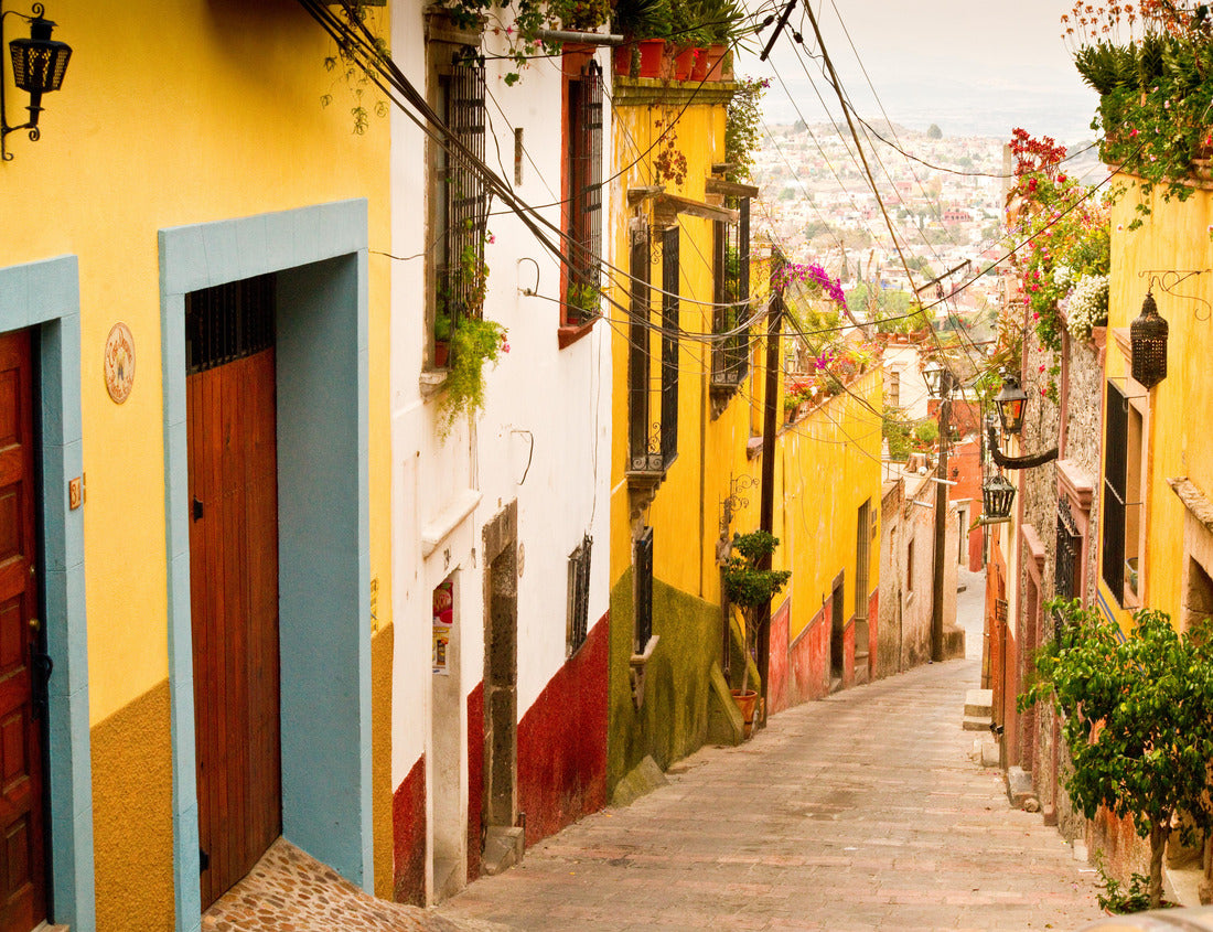 Noah Jigsaw Puzzle A picturesque street scene in charming San Miguel de Allende, Mexico 1000 pieces