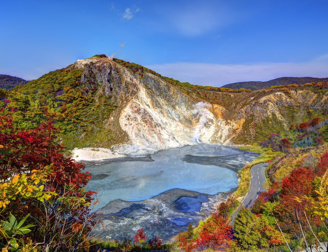 Noah Jigsaw Puzzle Lake Oyunuma in Noboribetsu, Hokkaido, Japan. The water is sulfurous, with surface temperatures reaching 50 degrees Celsius 1000 pieces