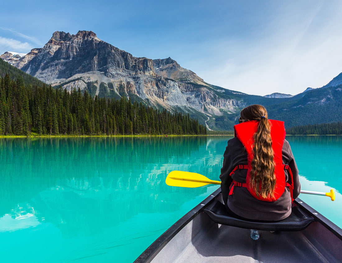 Noah Jigsaw Puzzle Canoeing on Emerald Lake in Yoho National Park, Alberta, Canada, in summer 1000 pieces