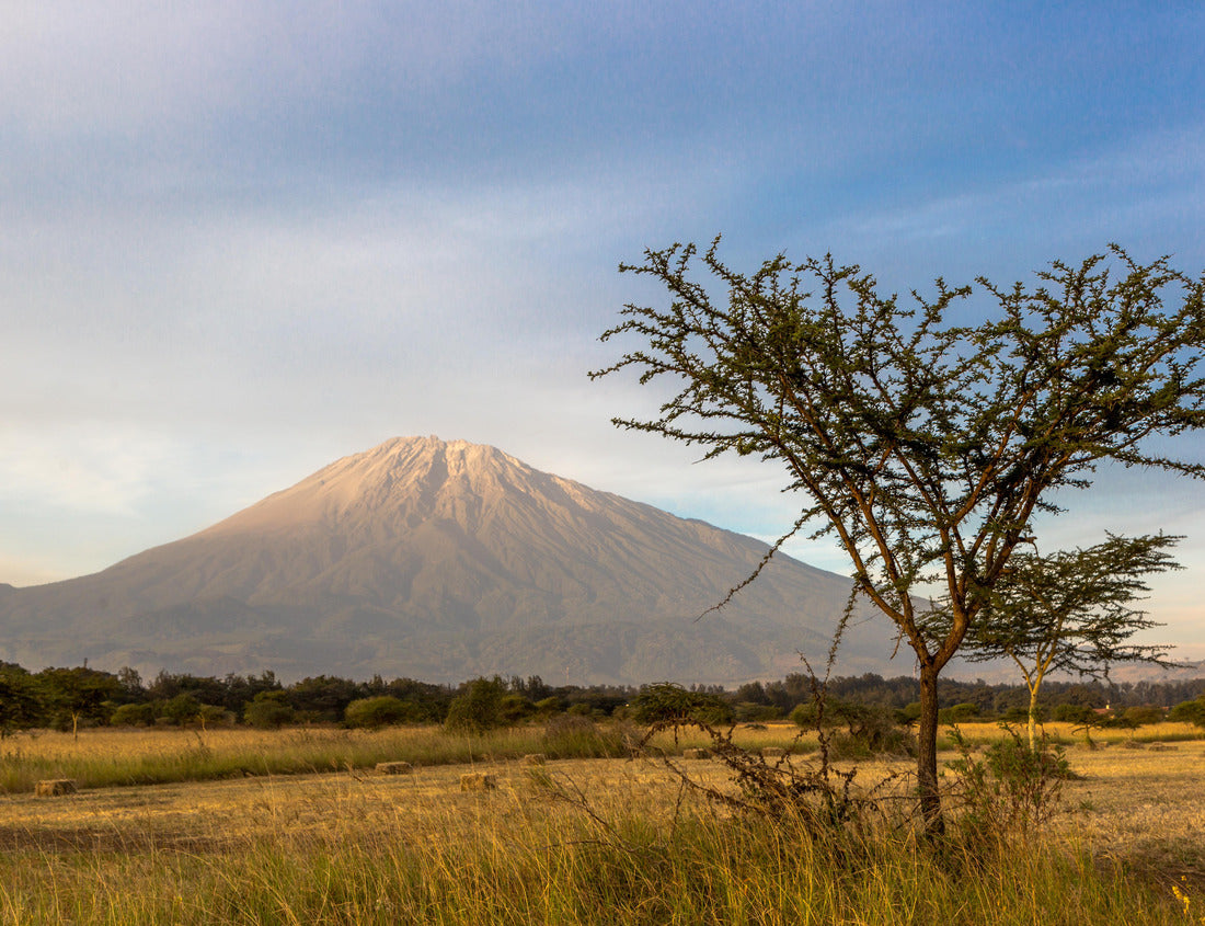 Noah Jigsaw Puzzle Beautiful view of Meru Mountain in Arusha, Northern Tanzania, Africa 1000 pieces