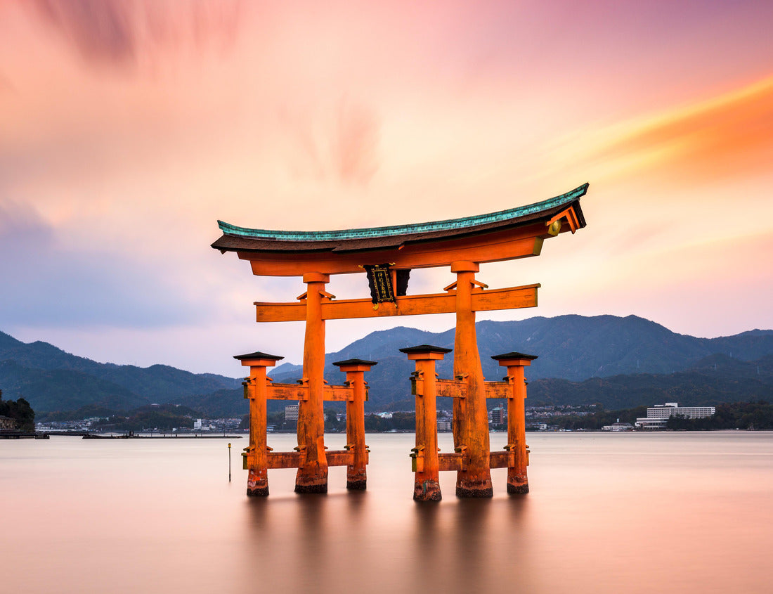 Noah Jigsaw Puzzle Miyajima, Hiroshima, Japan at the floating gate of Itsukushima Shrine. (gate sign reads Itsukushima Shrine) 1000 pieces