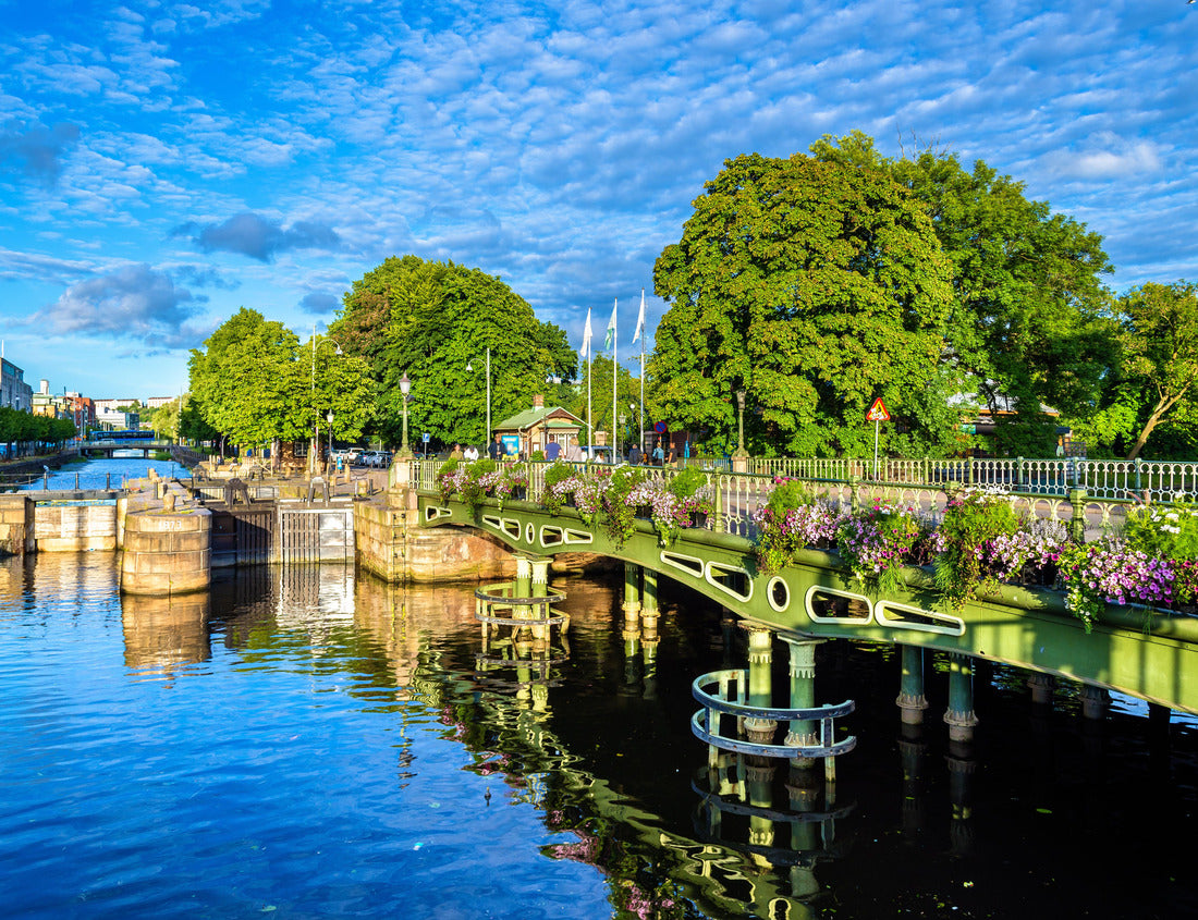 Noah Jigsaw Puzzle Canal in the historic center of Gothenburg, Sweden 1000 pieces