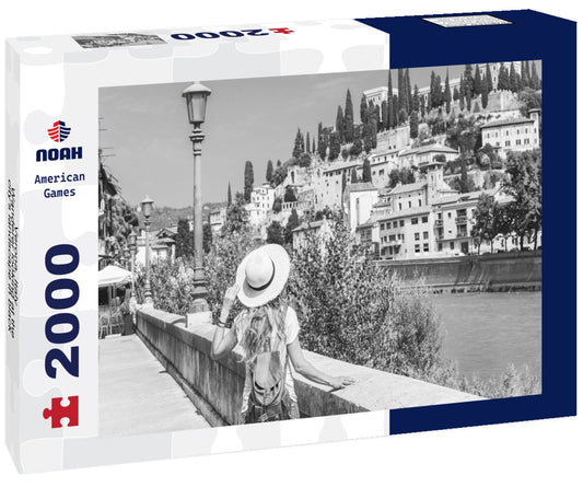 Noah Jigsaw Puzzle Verona, Italy - Wanderer looking at the city's landscape in black white 2000 pieces