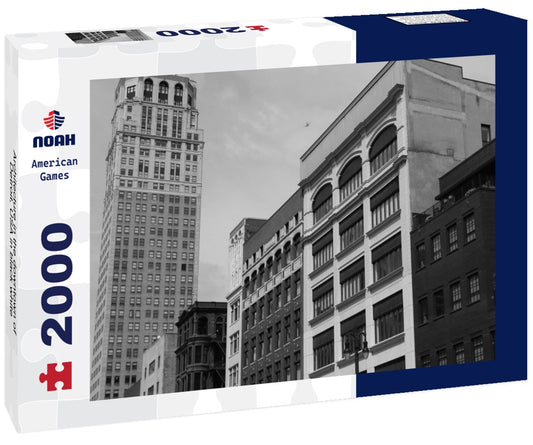 Noah Jigsaw Puzzle Architecture in the downtown of Detroit, USA in black white 2000 pieces