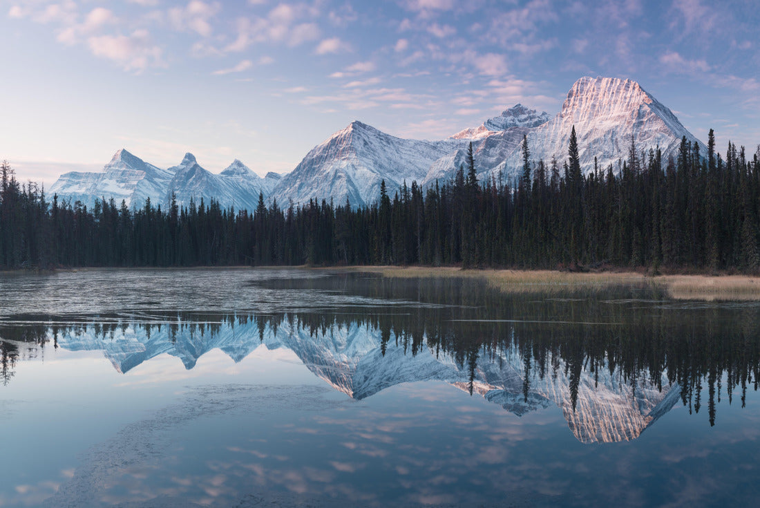 The spectacular views of mountains, lakes and trails of the Canadian Rockies in Banff National Park in Alberta, Canada 2000pc Puzzle