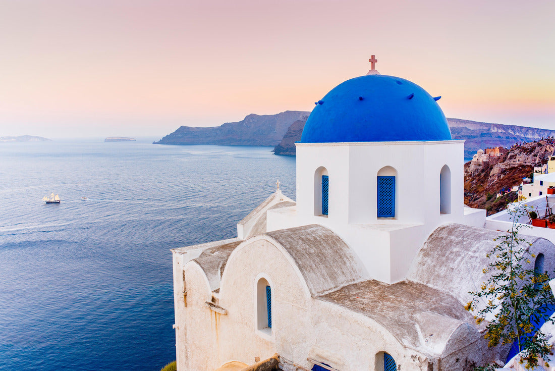 Picturesque view of Old Town Oia on the island Santorini, white houses, windmills and church with blue domes, Greece 2000pc Puzzle