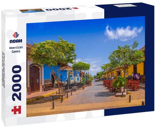 Noah Jigsaw Puzzle View of market stalls in a colorful street in Granada, Nicaragua 2000 Pieces