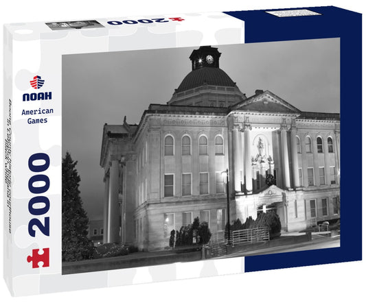 Noah Jigsaw Puzzle Boone County historic courthouse in Lebanon, Indiana in black white 2000 pieces