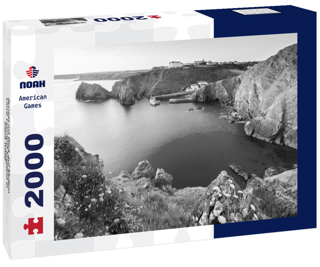 Noah Jigsaw Puzzle Sunset mit Blick auf Mullion Cove Cornwall England in black white 2000 pieces