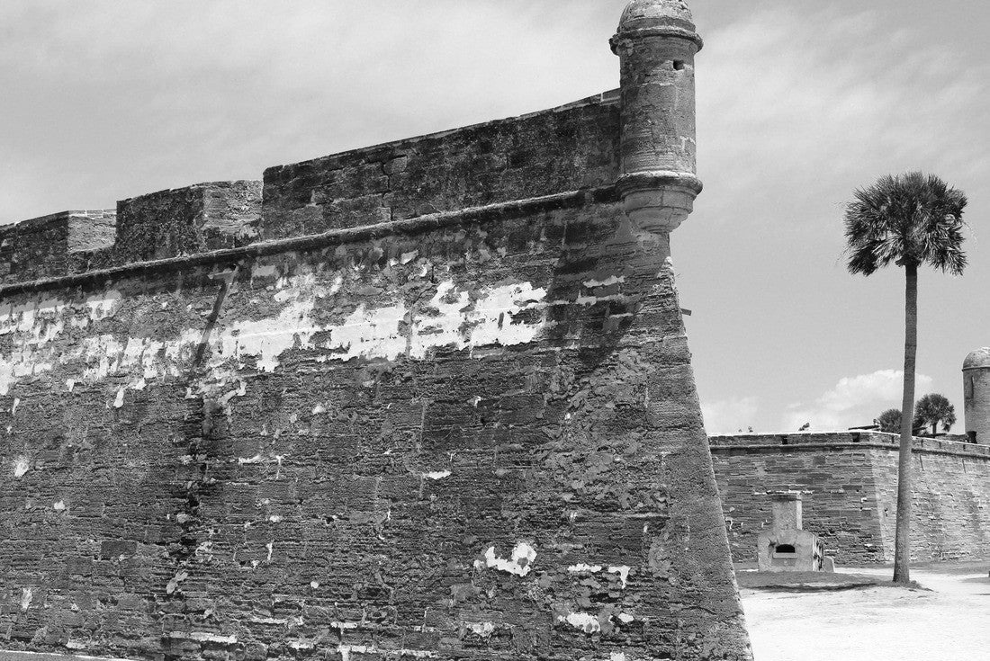 Castillo de San Marcos in St. Augustine, Florida. ancient fort 2000pc PuzzleBlack and White