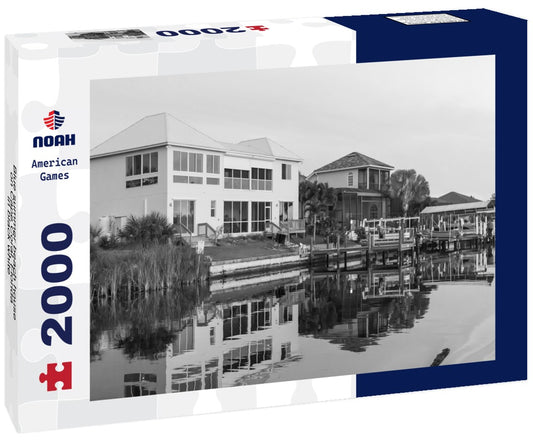 Noah Jigsaw Puzzle Blue summer beach house on Cape Coral, Florida in black white 2000 pieces
