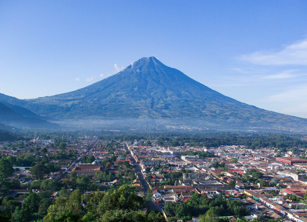 el Volcán de Agua y la ciudad de Antigua Guatemala, Guatemala