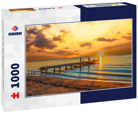 Sunset landscape of West End Beach, Roatan Island. Honduras