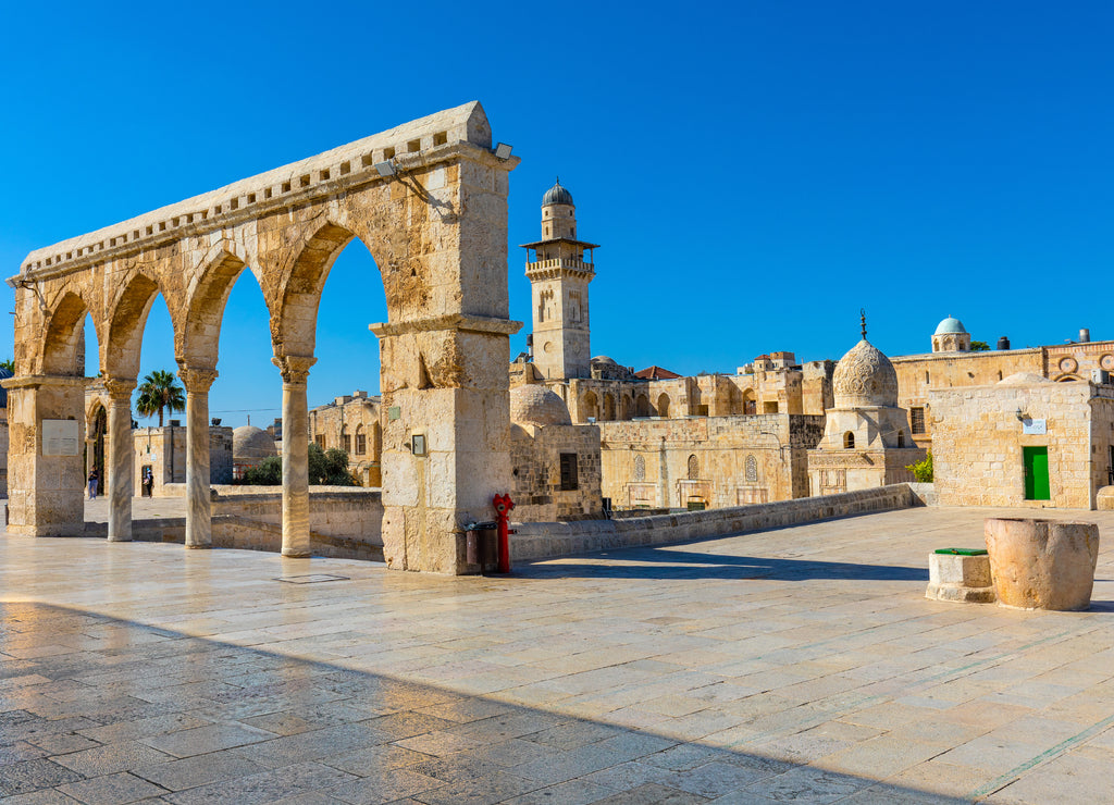 Temple Mount with gateway arches leading to Dome of the Rock, al-Aqsa Mosque and and Bab al-Silsila minaret in Jerusalem Old City, Israel