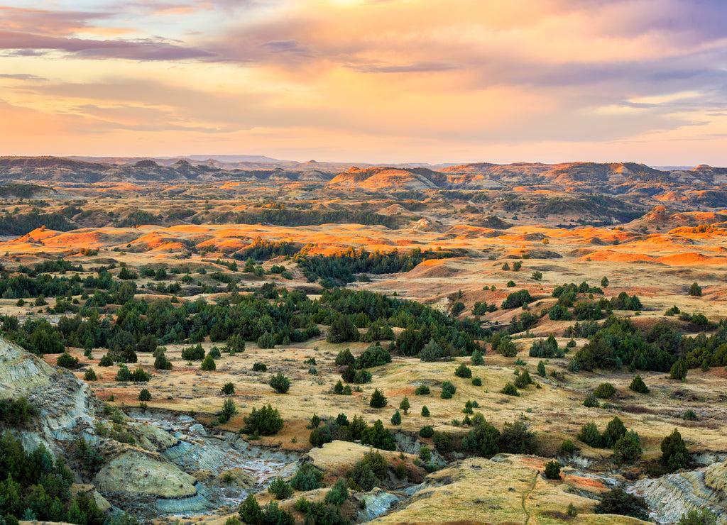 The moments before sunrise in Theodore Roosevelt National Park, North Dakota