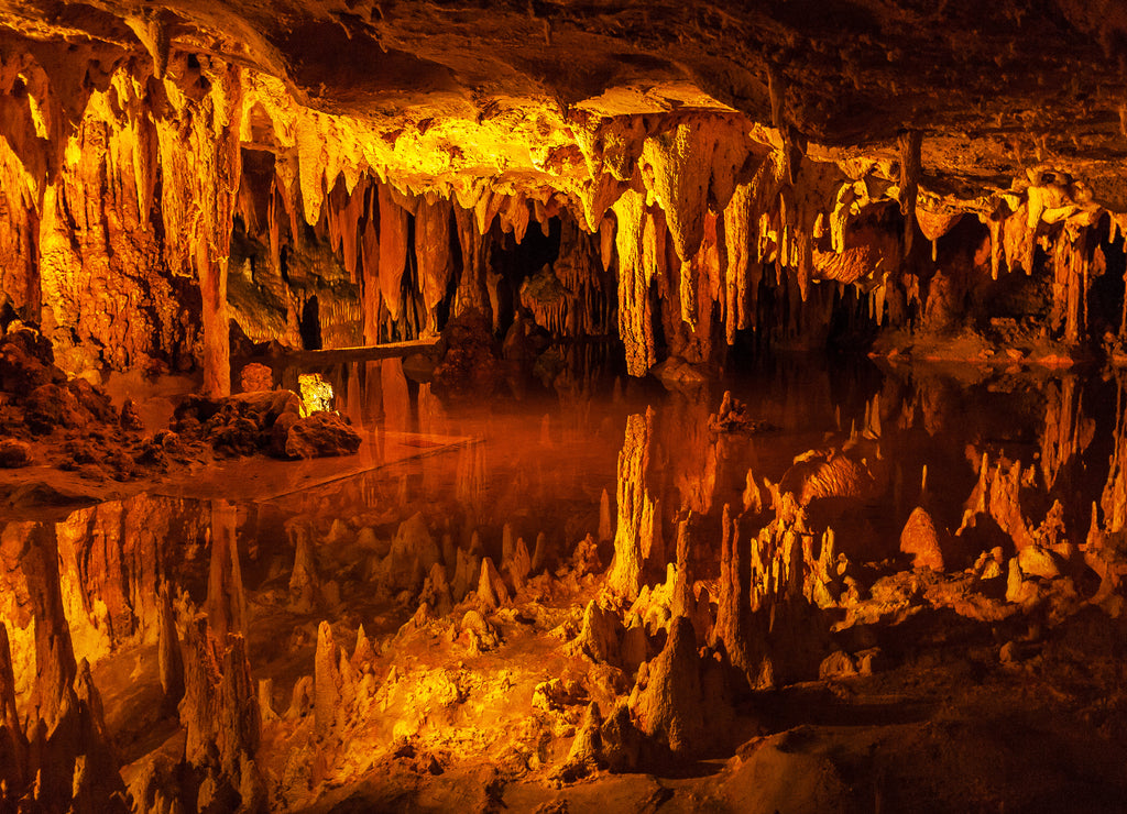 Stalactites and stalagmites of Luray cave, Virginia, USA