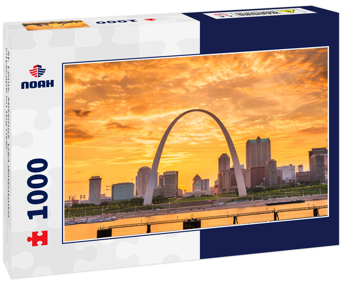 St. Louis, Missouri, USA downtown cityscape on the river