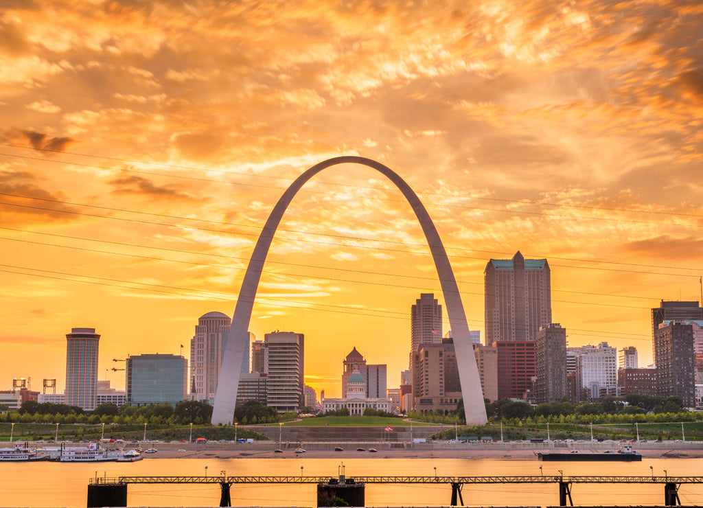 St. Louis, Missouri, USA downtown cityscape on the river