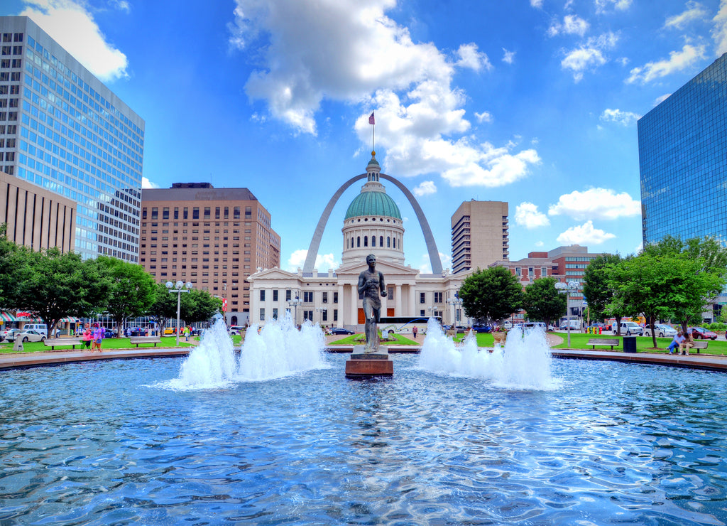 Kiener Plaza and the Gateway Arch in St. Louis, Missouri