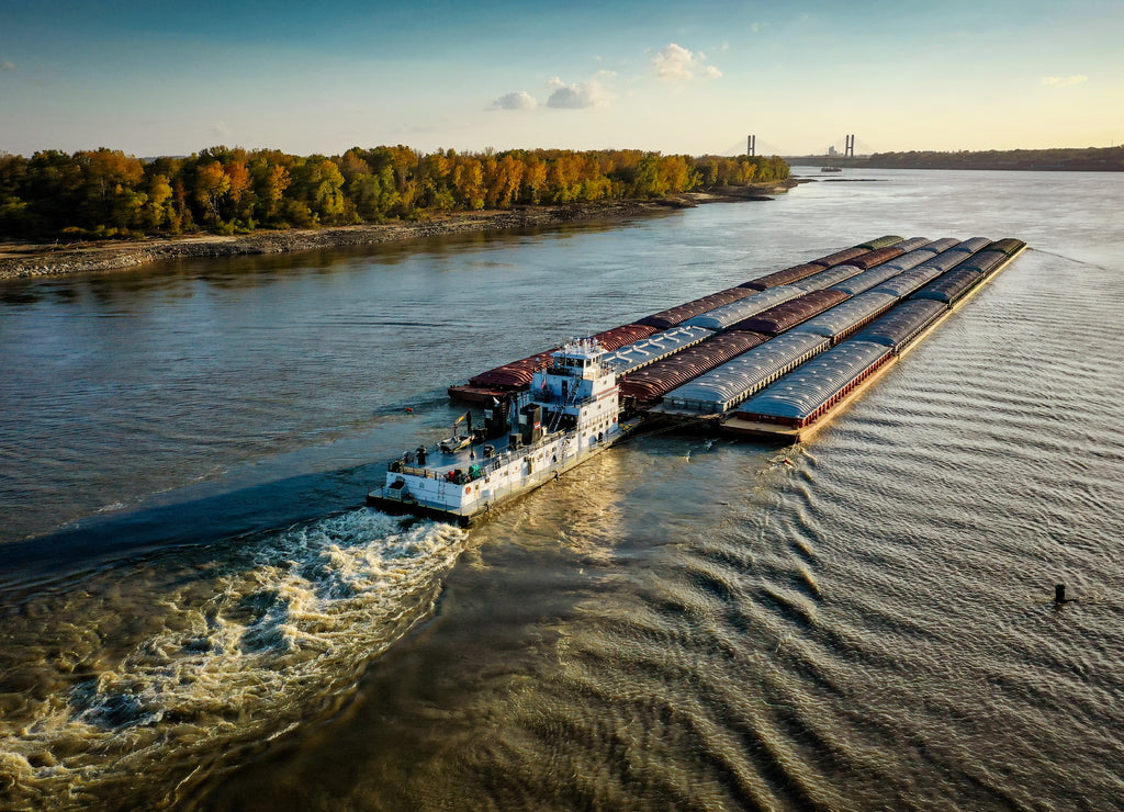 Mississippi River at Cape Girardeau Missouri. Tugboat barge