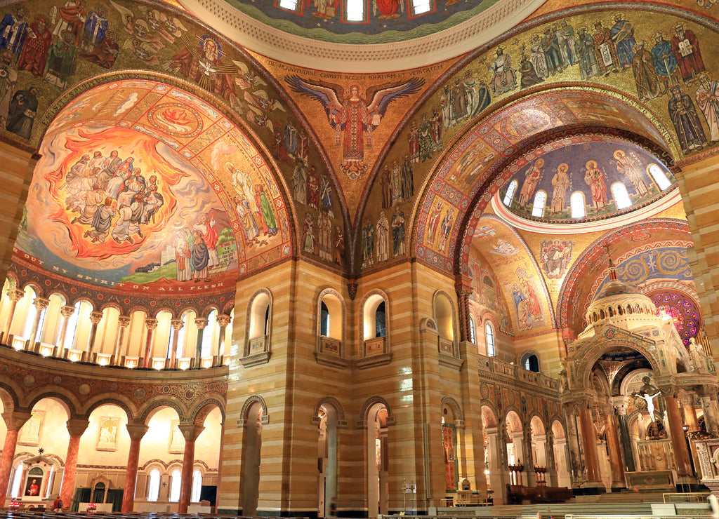 St. Louis, Missouri, USA: Sanctuary of the Cathedral Basilica of Saint Louis on Lindell Boulevard in St. Louis, Missouri