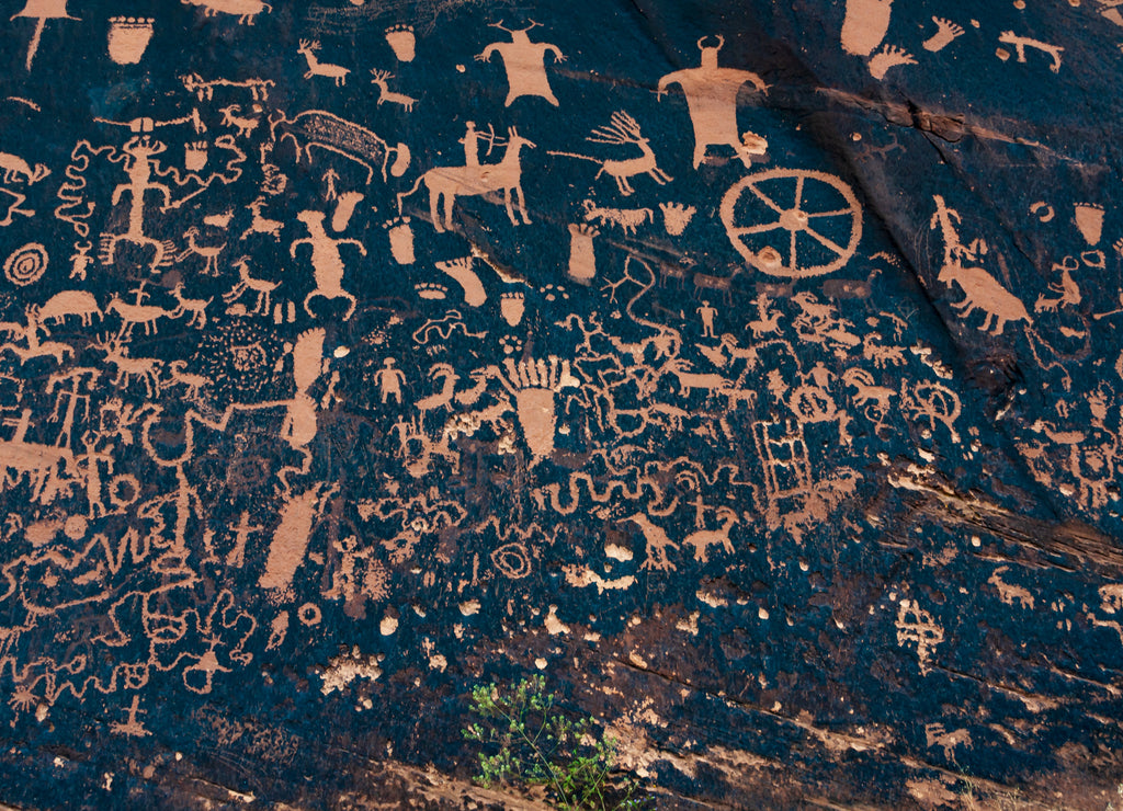 Utah-NEWSPAPER ROCK STATE PARK-PETROGLYPHS