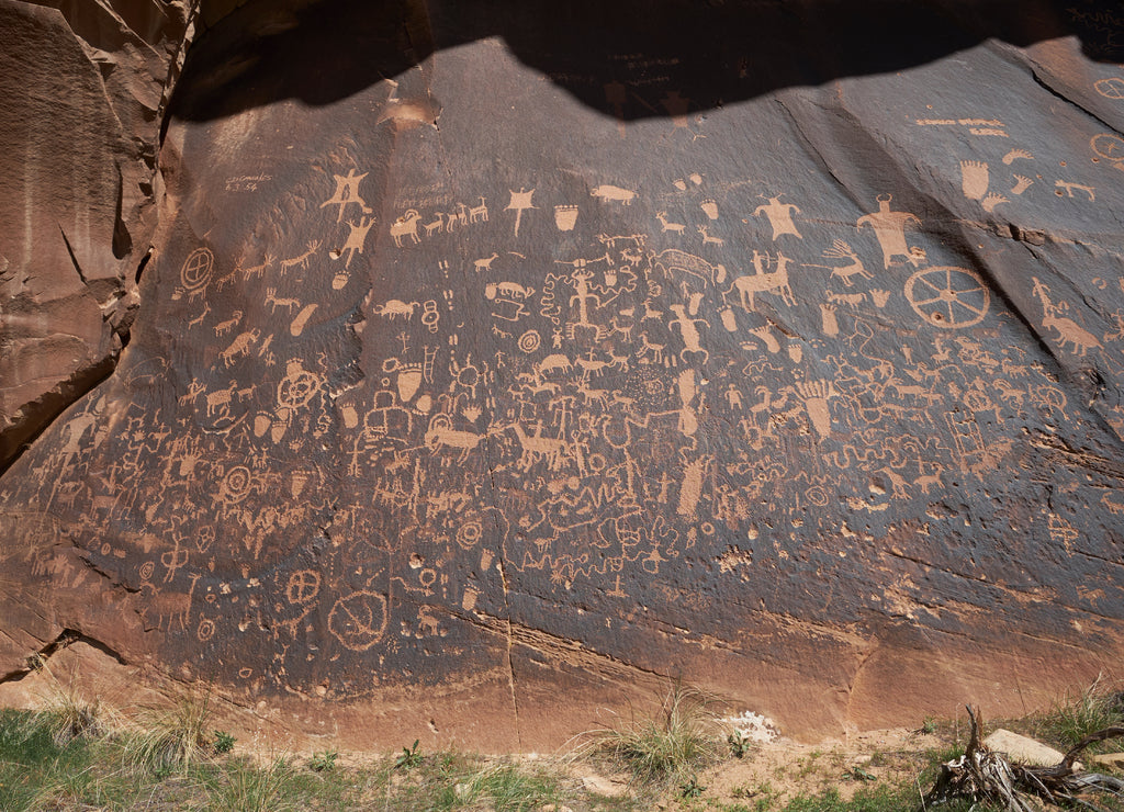 Newspaper Rock with Native American petroglyphs in Canyonlands National Park, Utah, USA