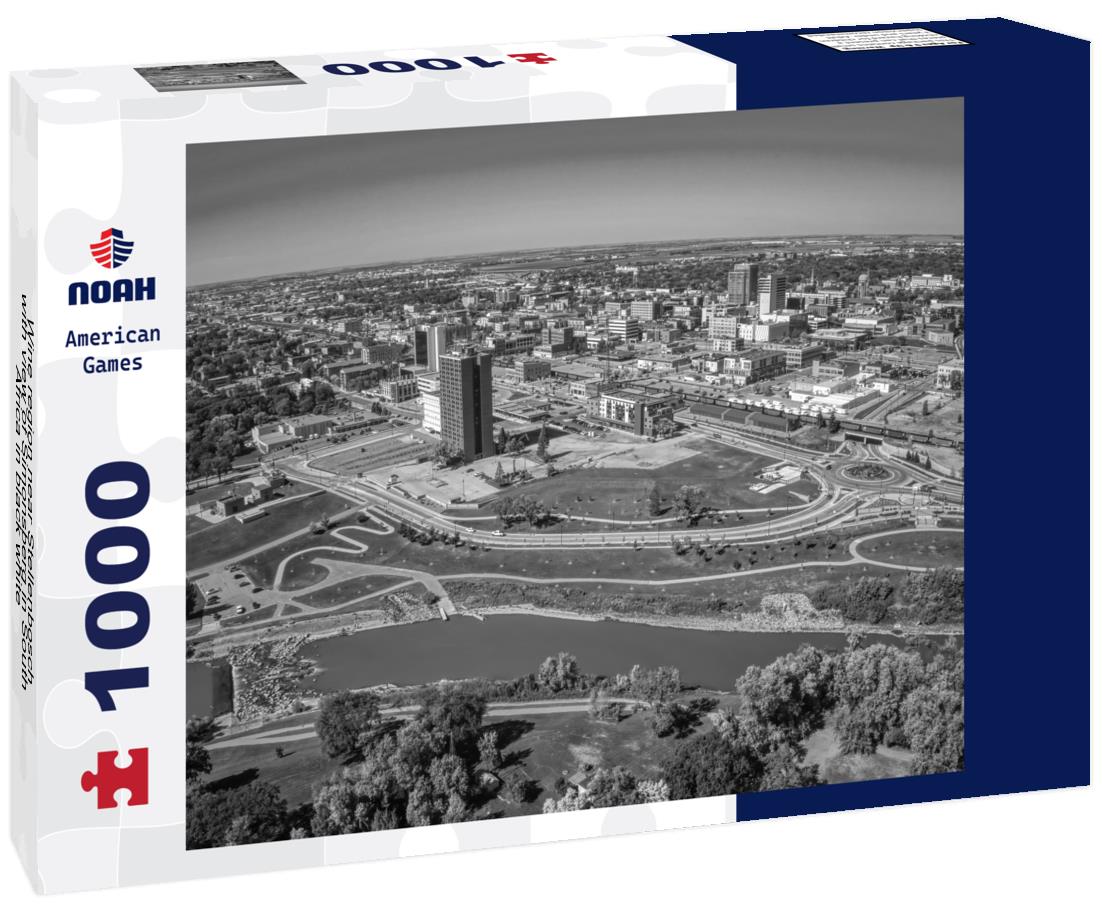 Noah Jigsaw Puzzle Wine region near Stellenbosch with view of Simonsberg in South Africa in black white 1000 pieces