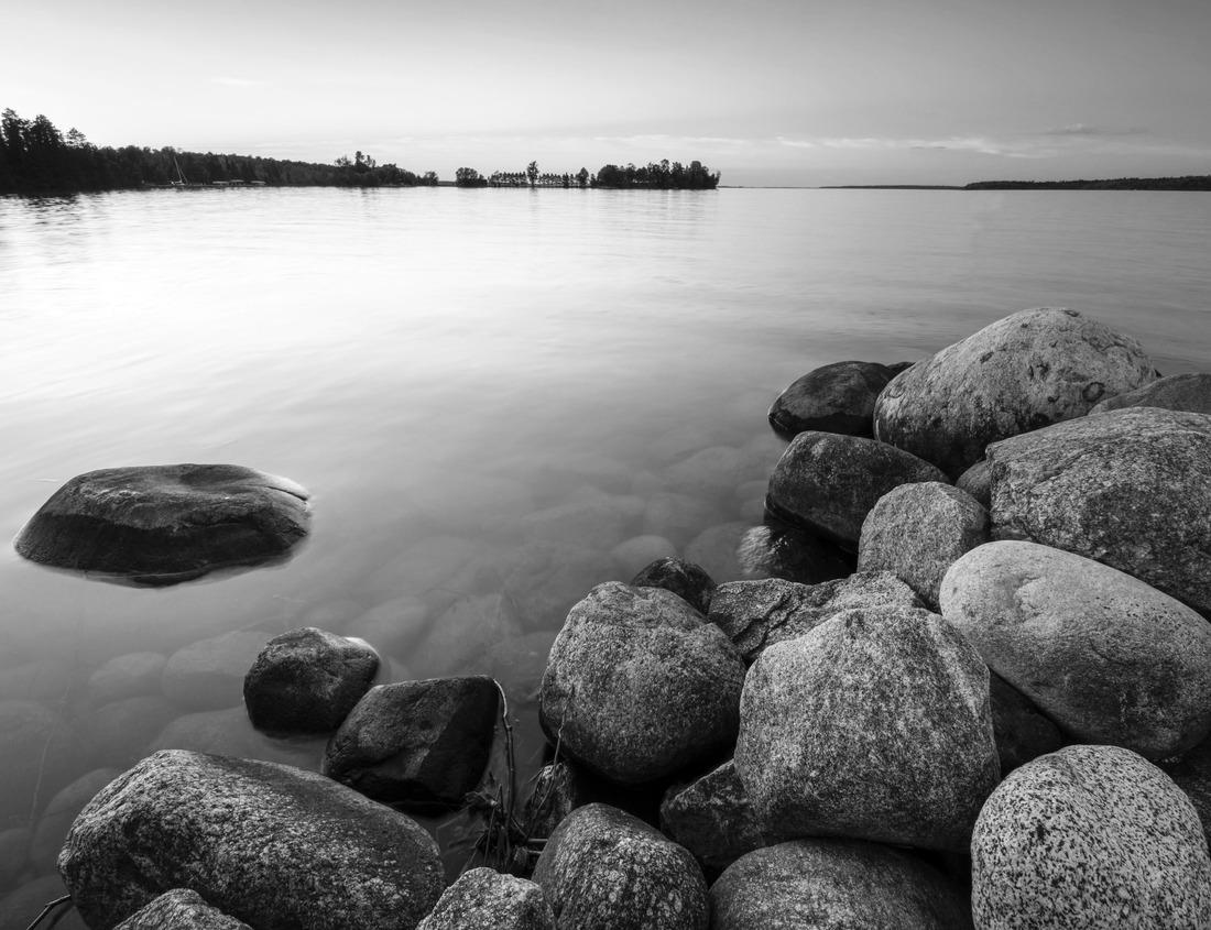 Noah Jigsaw Puzzle Lake Maggiore, Lombardy, Italy in black white 1000 pieces