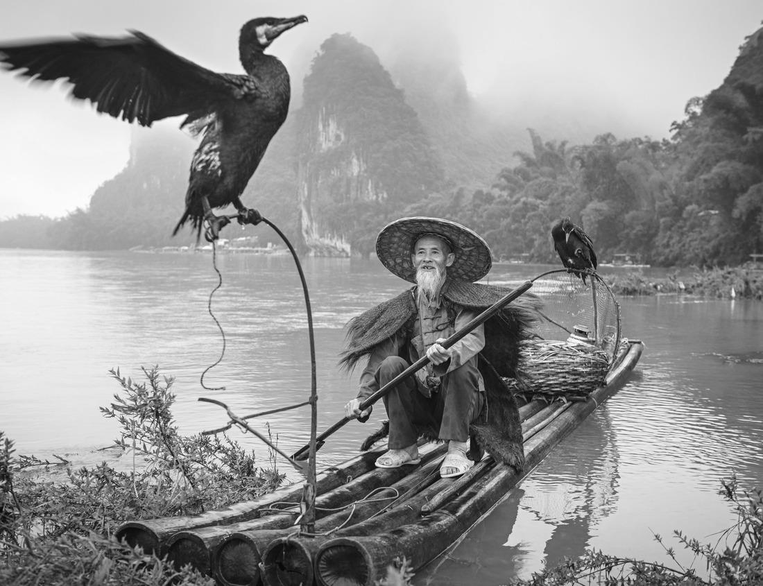 Noah Jigsaw Puzzle Limmat, Zurich, Switzerland in black white 1000 pieces