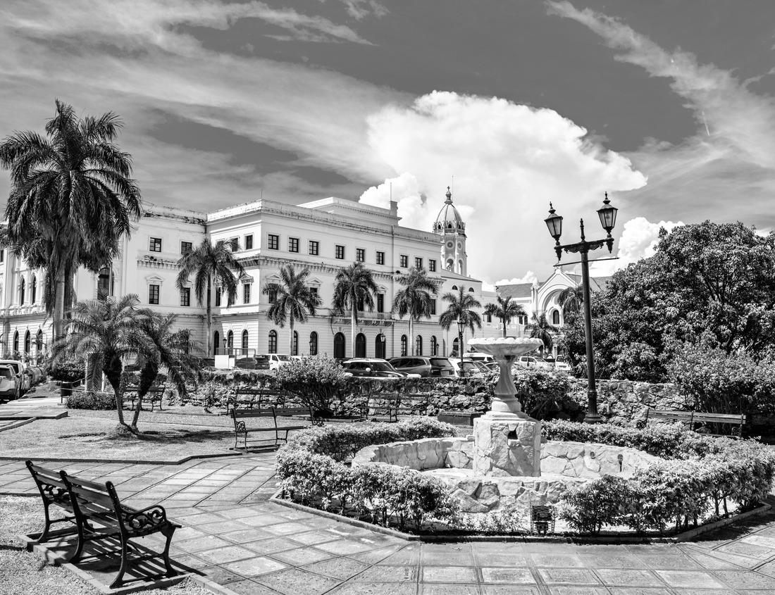 Noah Jigsaw Puzzle Milwaukee, Wisconsin, USA downtown skyline in the afternoon in black white 1000 pieces