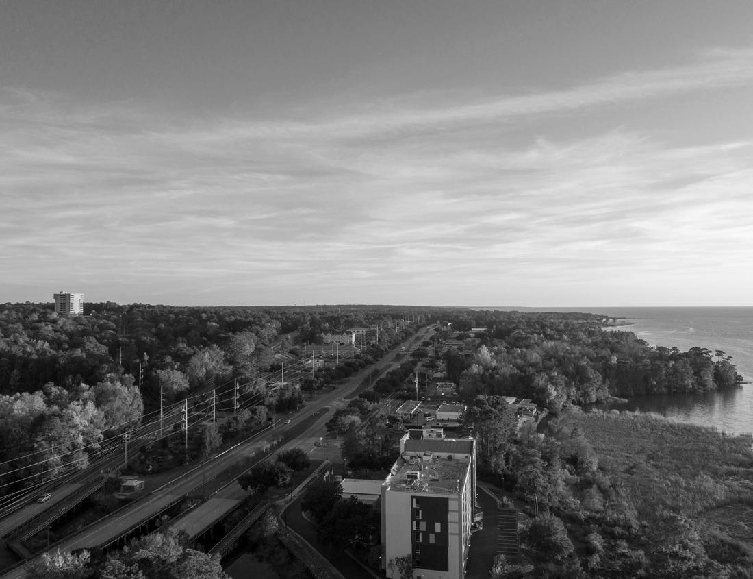 Noah Jigsaw Puzzle Chicago, Illinois, USA cityscape over the river at dusk in black white 1000 pieces