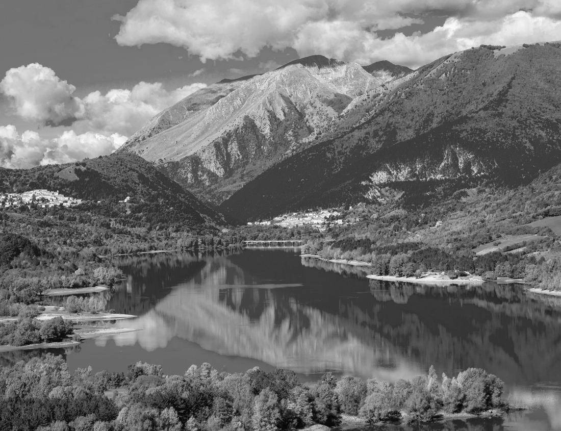 Noah Jigsaw Puzzle Hakodate, Hokkaido, Japan city skyline from Mt. Hakodate at dusk in black white 1000 pieces