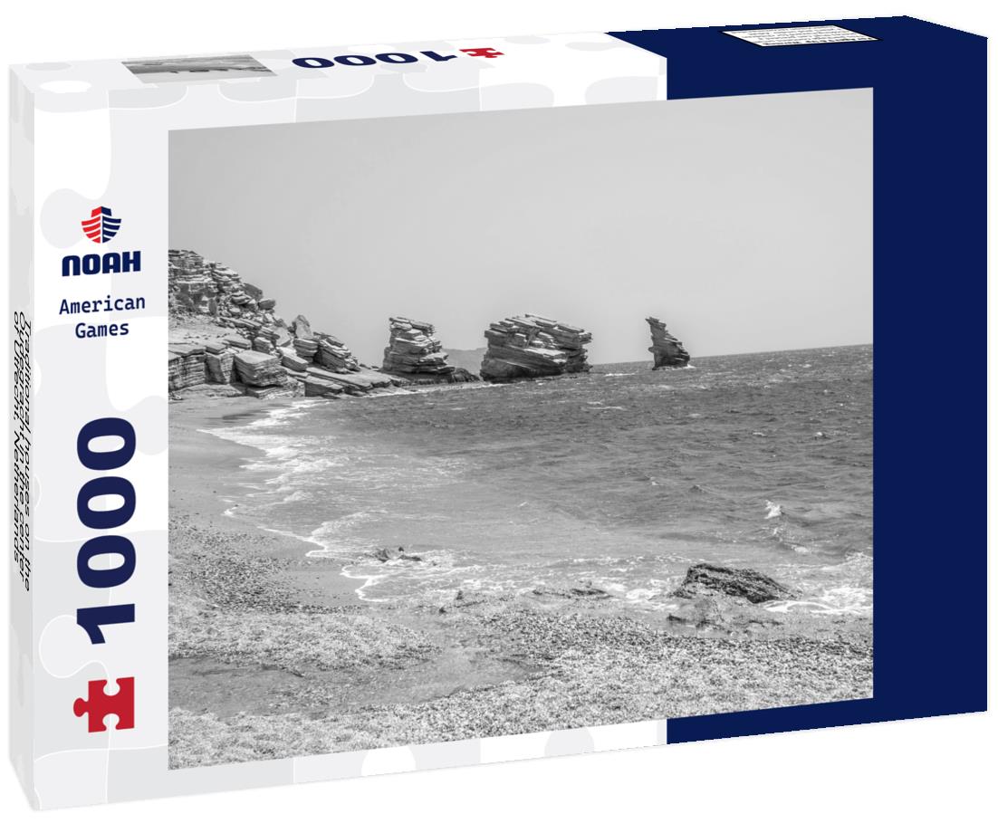 Noah Jigsaw Puzzle Traditional houses on the Oudegracht in the center of Utrecht, Netherlands in black white 1000 pieces